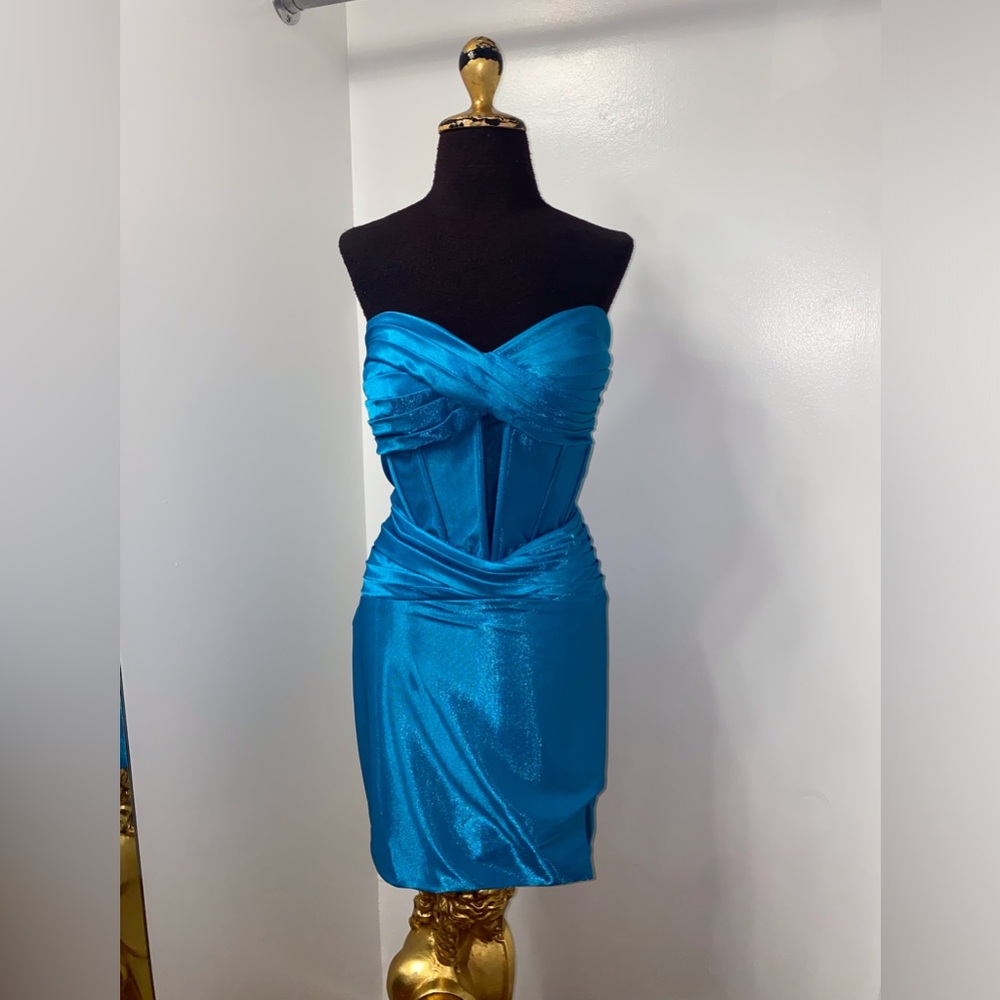 Strapless ruched corset lace-up dress with keyhole